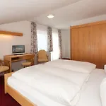Hotel-gasthof Zur Linde * Neukirchen beim Heiligen Blut